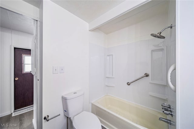 34424 Euclid Ave Unit 260, Willoughby, OH 44094 - full bath featuring shower / bath combination and wood finished floors