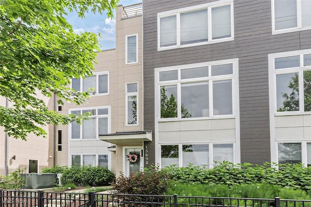 1569 E 118th St Unit B, Cleveland, OH 44106 - view of front of house