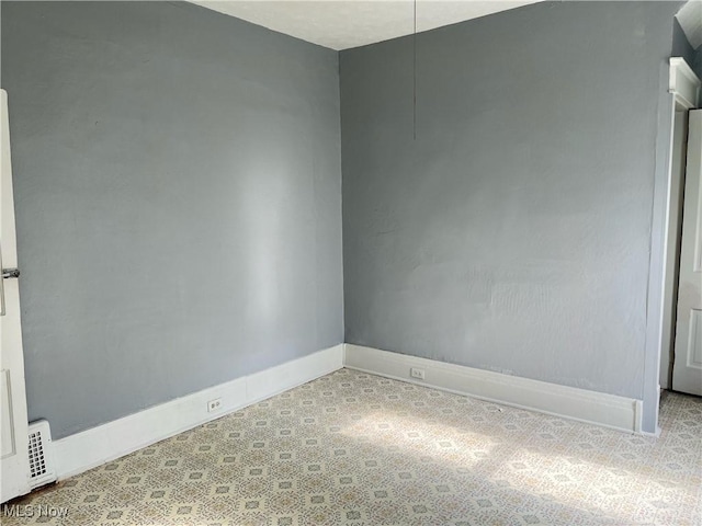 907 Lovers Ln, Akron, OH 44306 - unfurnished room featuring baseboards