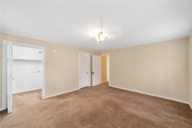 3965 Ellendale Rd, Chagrin Falls, OH 44022 - unfurnished bedroom featuring carpet flooring and a walk in closet
