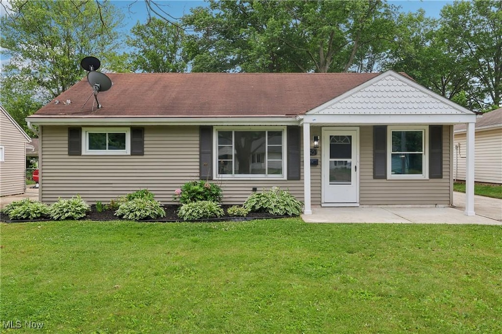 984 Oakwood Dr, Elyria, OH 44035 - photo 1