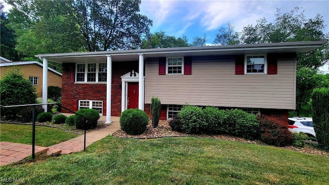 112 Laurel Ln, Washington, WV 26181 - split foyer home featuring a front lawn and brick siding