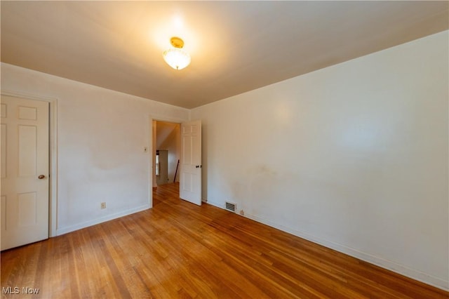 3526 Raymont Blvd, University Heights, OH 44118 - empty room with light wood-type flooring and baseboards