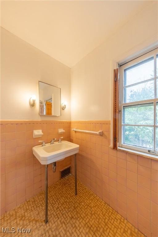 3526 Raymont Blvd, University Heights, OH 44118 - bathroom featuring tile walls and a wainscoted wall