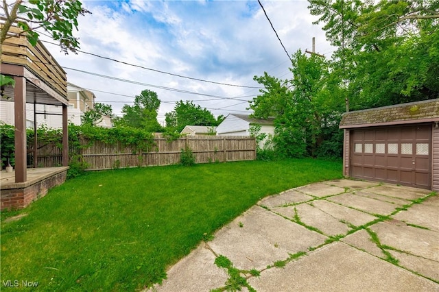 3526 Raymont Blvd, University Heights, OH 44118 - view of yard with an outbuilding and a garage
