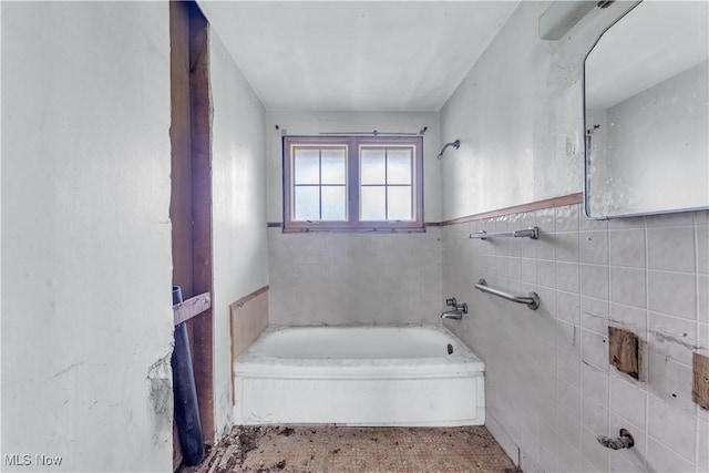202 N State St, Rochester, OH 44090 - full bath featuring a bathtub