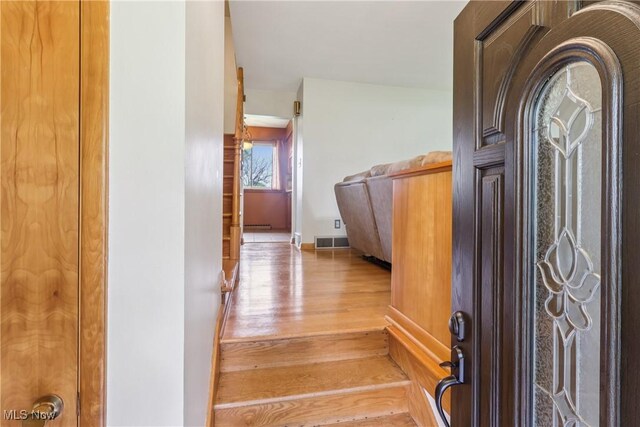 1455 Buckeye Cir, Salem, OH 44460 - entrance foyer with light wood-style flooring