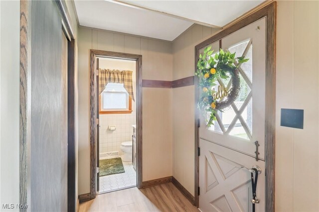 1455 Buckeye Cir, Salem, OH 44460 - entryway featuring light wood-style floors