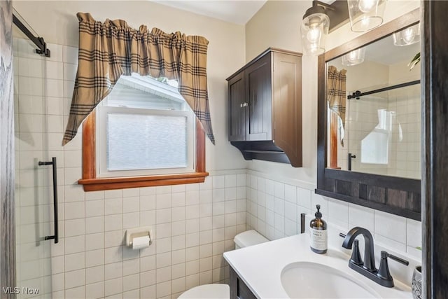 1455 Buckeye Cir, Salem, OH 44460 - full bathroom featuring a tile shower and vanity