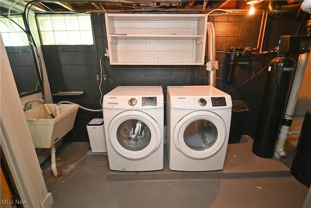 7673 N Lima Rd, Poland, OH 44514 - washroom with independent washer and dryer