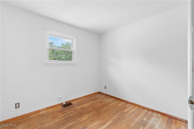 285 Berwin Pl, Munroe Falls, OH 44262 - unfurnished room featuring light wood finished floors and baseboards