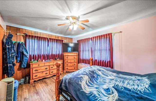 1518 State Route 46 N, Jefferson, OH 44047 - bedroom with hardwood / wood-style floors, a textured ceiling, and ceiling fan