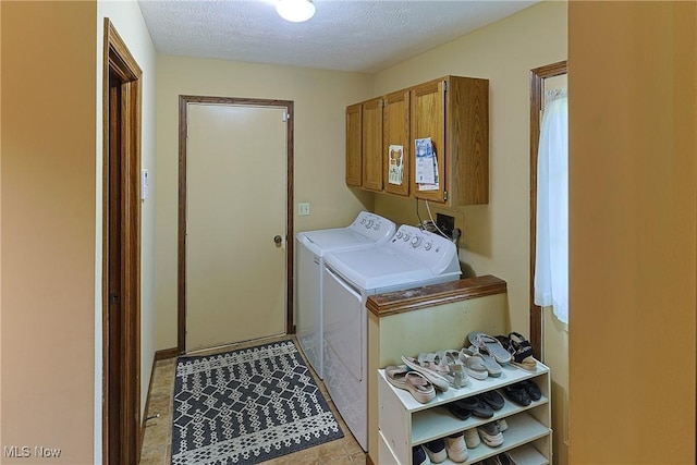 2307 Deerpath Dr, Sandusky, OH 44870 - laundry area with independent washer and dryer, a textured ceiling, and cabinet space