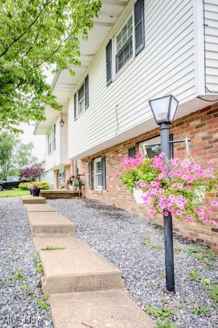 503 W Pidgeon Rd, Salem, OH 44460 - view of exterior entry featuring brick siding
