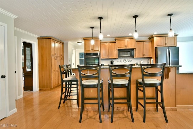 2878 Beaver Trl, Cortland, OH 44410 - kitchen with appliances with stainless steel finishes, a kitchen breakfast bar, crown molding, dark countertops, and light wood-style floors