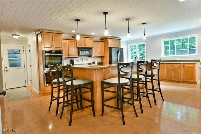 2878 Beaver Trl, Cortland, OH 44410 - kitchen with appliances with stainless steel finishes, crown molding, a kitchen island, a breakfast bar, and recessed lighting
