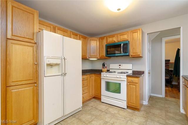 3975 Eastway Rd, South Euclid, OH 44118 - kitchen with white appliances