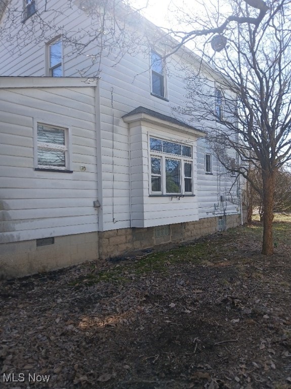 1954 Everett Ave, Youngstown, OH 44514 - view of home's exterior featuring crawl space