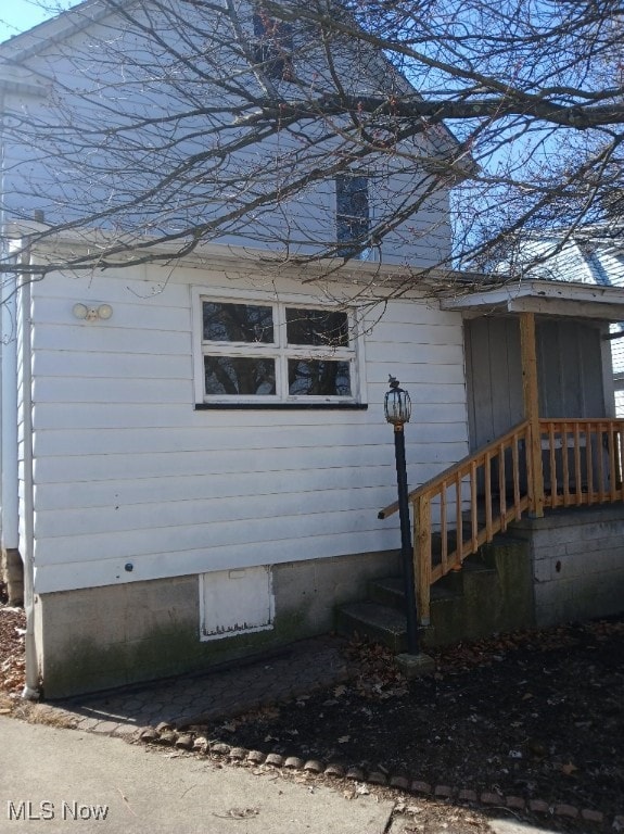 1954 Everett Ave, Youngstown, OH 44514 - view of side of home with crawl space