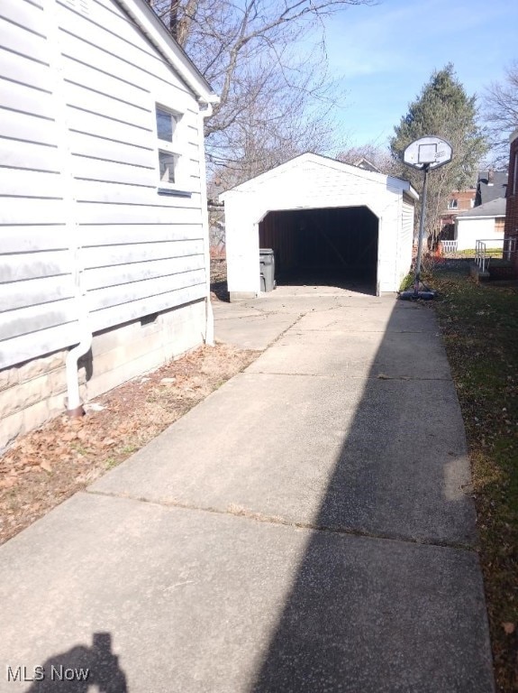 1954 Everett Ave, Youngstown, OH 44514 - detached garage with driveway
