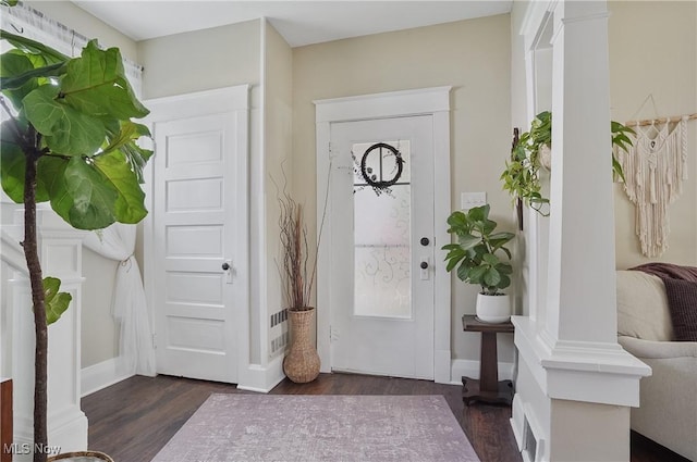 583 E 7th St, Salem, OH 44460 - entrance foyer featuring dark wood finished floors and baseboards