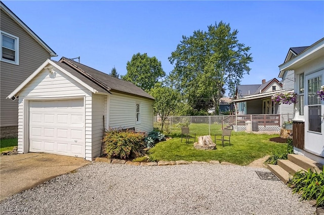 583 E 7th St, Salem, OH 44460 - view of yard featuring driveway and a garage