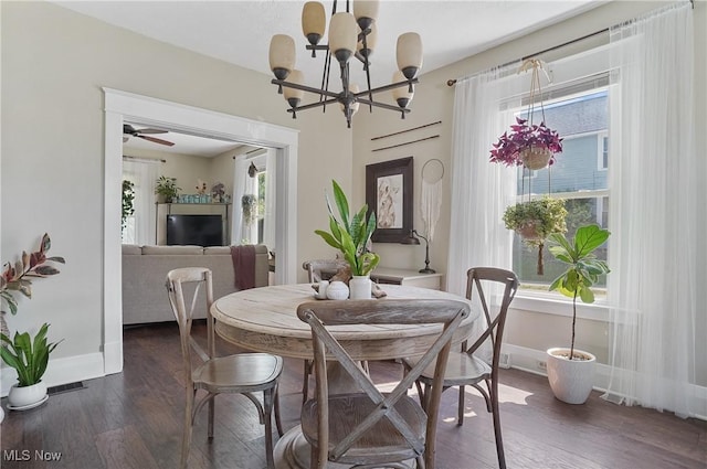 583 E 7th St, Salem, OH 44460 - dining room with dark wood finished floors and a chandelier