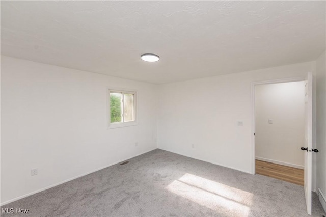 1730 W 20th St, Lorain, OH 44052 - empty room featuring carpet