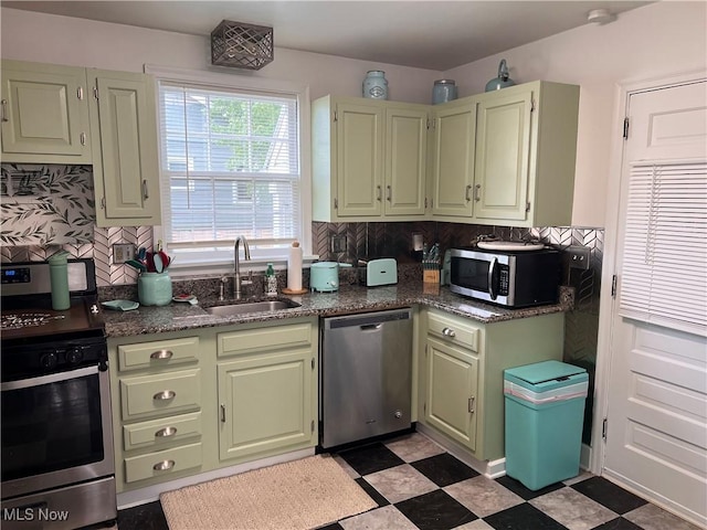 913 Home Cir, Salem, OH 44460 - kitchen featuring appliances with stainless steel finishes, decorative backsplash, and light floors