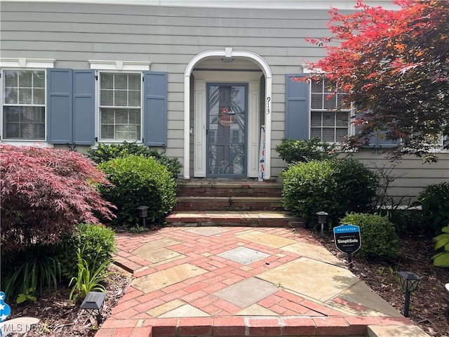 913 Home Cir, Salem, OH 44460 - entrance to property