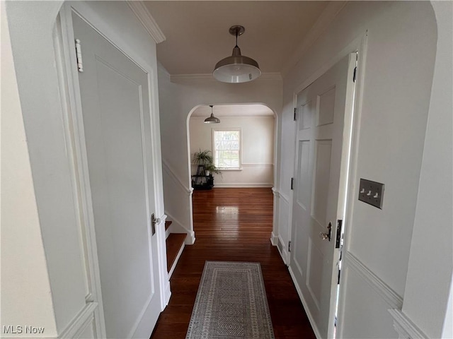 913 Home Cir, Salem, OH 44460 - hall featuring arched walkways, crown molding, and dark wood-style floors