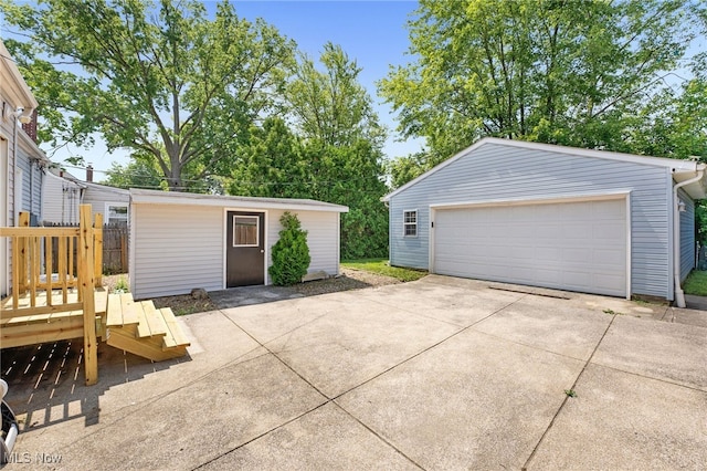 452 E 329th St, Willowick, OH 44095 - view of detached garage