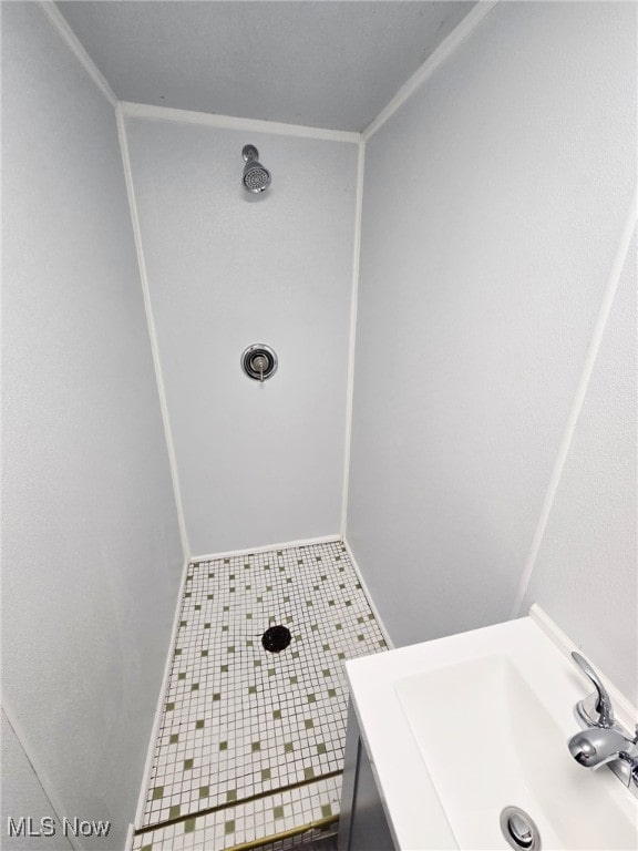 452 E 329th St, Willowick, OH 44095 - full bathroom with tiled shower and tile patterned floors