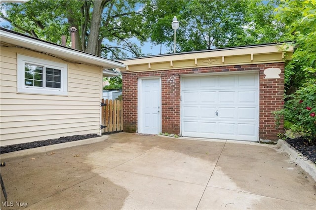 164 Goodview Ave, Akron, OH 44305 - garage with driveway