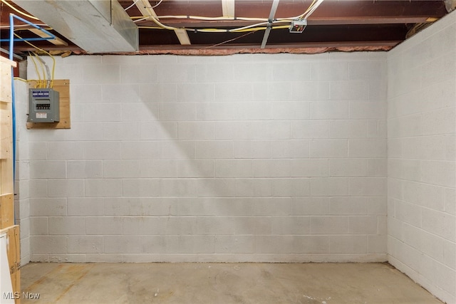 381 Lauretta Ln, Hubbard, OH 44425 - unfinished below grade area featuring electric panel