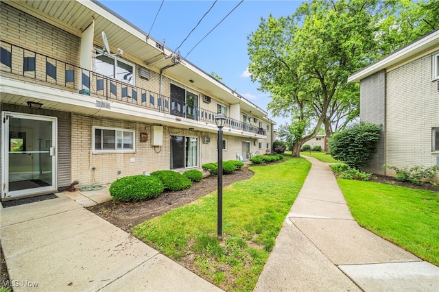 1372 Golden Gate Blvd, Mayfield Heights, OH 44124 - surrounding community with a lawn
