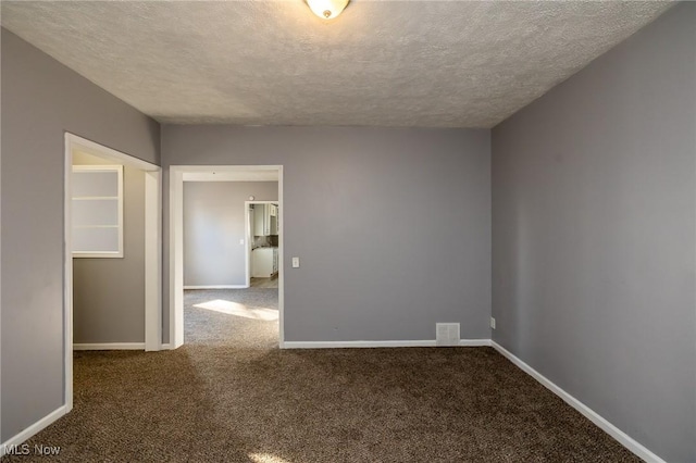 3888 W 37th St, Cleveland, OH 44109 - carpeted empty room with a textured ceiling