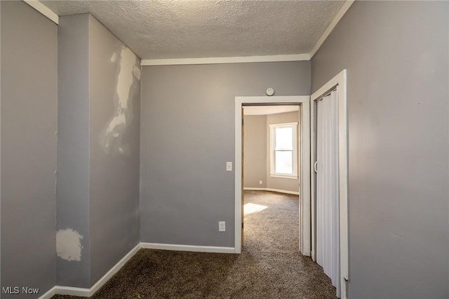 3888 W 37th St, Cleveland, OH 44109 - unfurnished room with carpet and a textured ceiling
