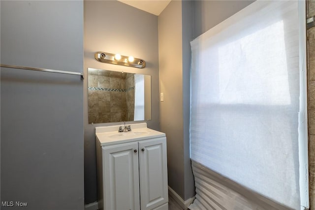 3888 W 37th St, Cleveland, OH 44109 - bathroom with vanity