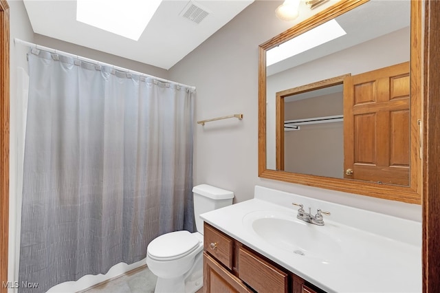 4035 Evergreen Ln, Richfield, OH 44286 - full bathroom featuring vanity, a skylight, and a shower with curtain