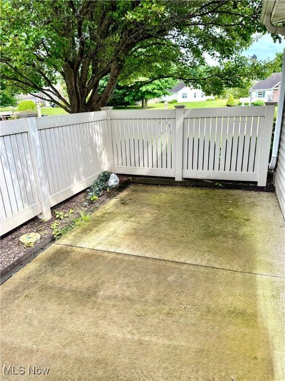 7536 Monterey Bay Dr Unit 2, Mentor-On-The-Lake, OH 44060 - view of patio / terrace