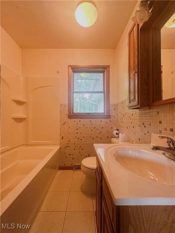 2178 Hewitt Gifford Rd SW, Warren, OH 44481 - full bathroom featuring tile patterned floors, vanity, wainscoting, and tile walls
