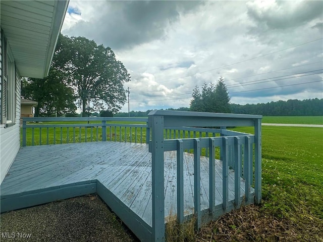 2178 Hewitt Gifford Rd SW, Warren, OH 44481 - wooden deck featuring a lawn