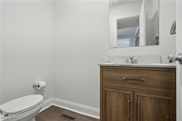848 Kling St, Akron, OH 44311 - bathroom with vanity and wood finished floors