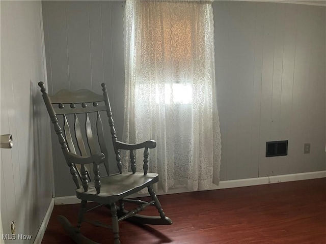 723 High Ave, Niles, OH 44446 - sitting room featuring wood finished floors and baseboards