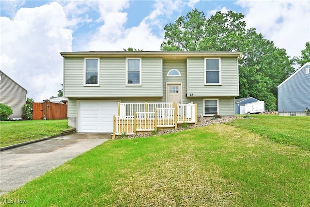 22 Camrose Dr, Niles, OH 44446 - split foyer home featuring an attached garage, driveway, and a front lawn