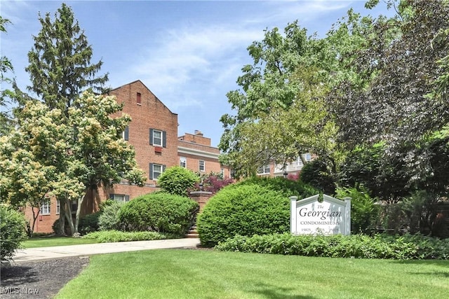 15875 Van Aken Blvd Unit 101C, Shaker Heights, OH 44120 - view of property's community featuring a yard