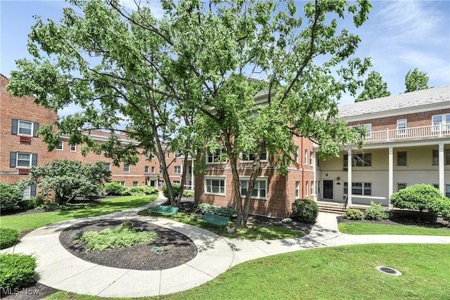 15875 Van Aken Blvd Unit 101C, Shaker Heights, OH 44120 - surrounding community with a lawn
