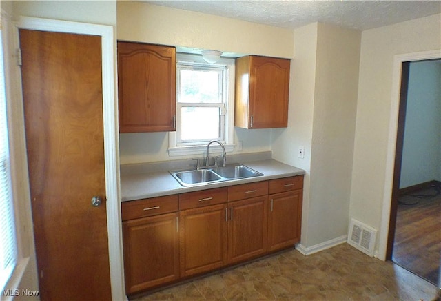1560 Redwood Ave, Akron, OH 44301 - photo 4