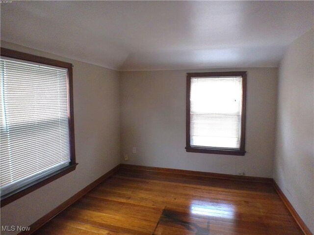 1560 Redwood Ave, Akron, OH 44301 - photo 21